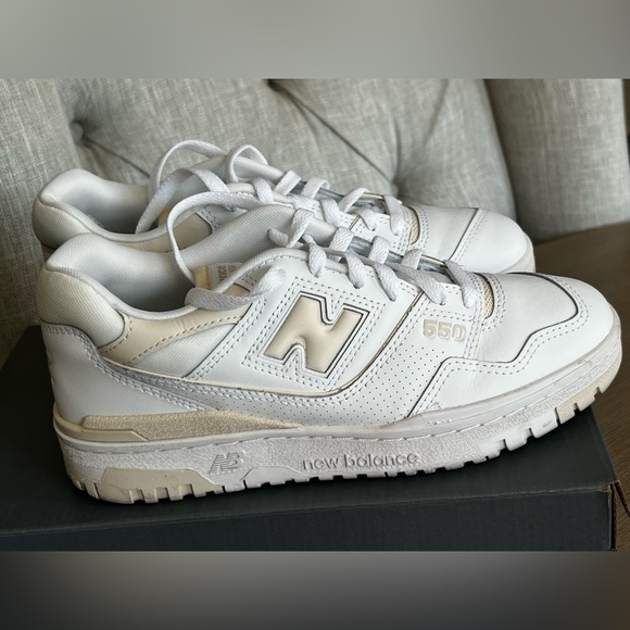 New Balance 550 White with Beige Accents Sz 8.5 - Picture 2 of 8